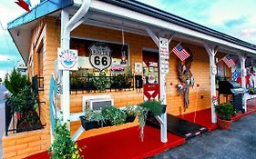 Brad's Desert Inn