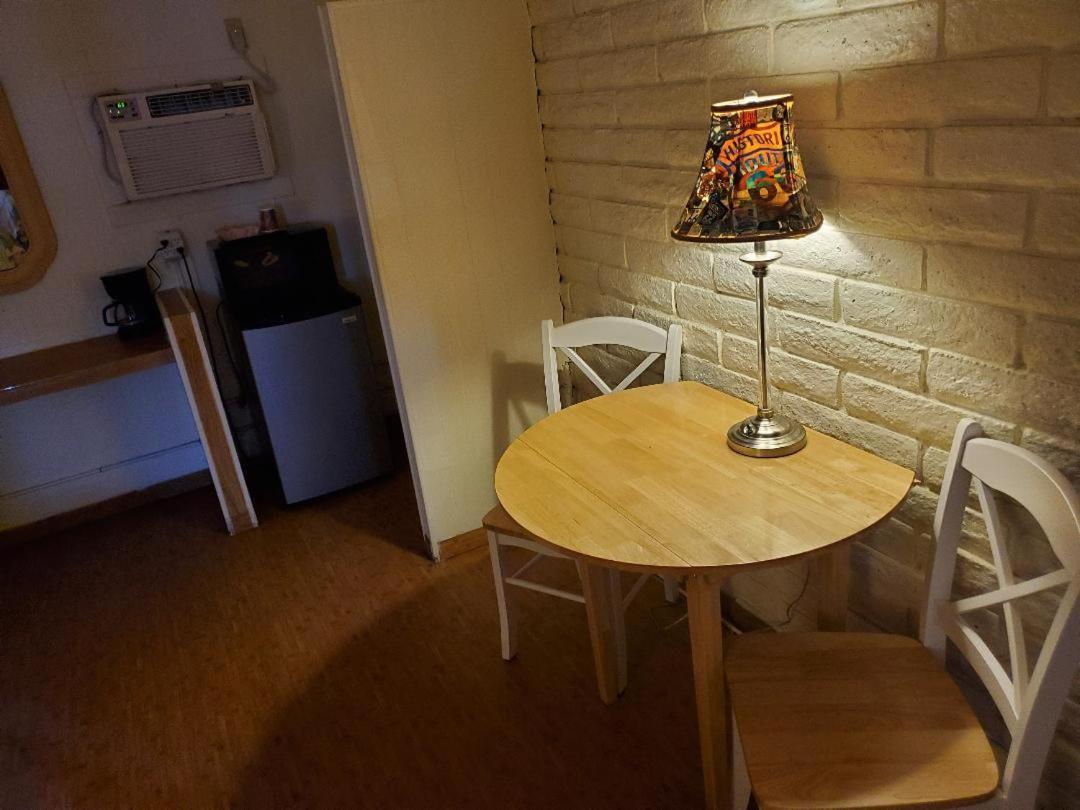 Brad's Desert Inn Holbrook Buitenkant foto